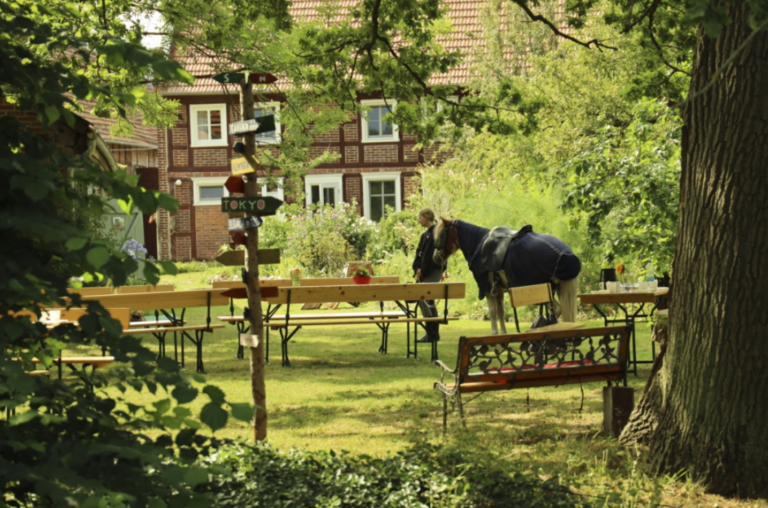Café-Vergiss-mein-nicht – im alten Backhaus – Anerkannte pferdefreundliche Gaststätte